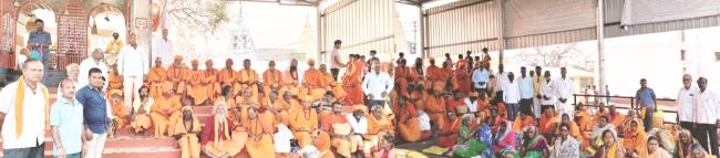 ರಂಗಪ್ಪಜ್ಜನ ಮಠದಲ್ಲಿ ಸಾಧು ಸಂತರಿಗೆ ವಸ್ತ್ರಗಳ ವಿತರಣೆ 