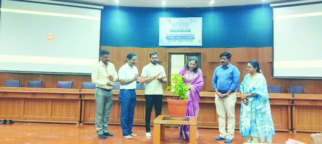  ಅಪರ್ಣಾ ಎಮ್‌. ಕೊಳ್ಳಾ ಜಿಲ್ಲೆಯ ವಿವಿಧ ಕಾರ್ಯಕ್ರಮಗಳಲ್ಲಿ ಬಾಗಿ  