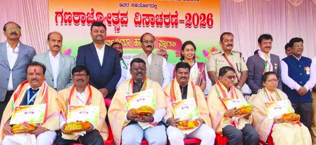 ಪ್ರೌಢಶಾಲೆ ದೈಹಿಕ ಶಿಕ್ಷಣ ಶಿಕ್ಷಕರಿಗೆ ಸಾಧಕ ರತ್ನ ಪ್ರಶಸ್ತಿ 