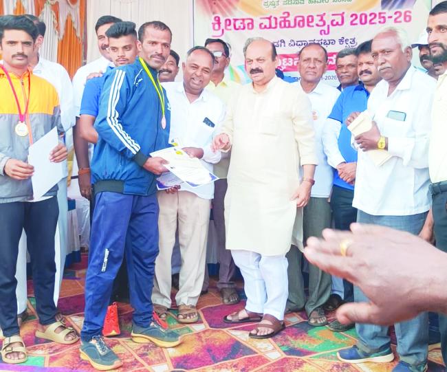 ತಾಲೂಕಾ ಕ್ರೀಡಾಂಗಣದಲ್ಲಿ ಕ್ರೀಡಾ ಮಹೋತ್ಸವ  