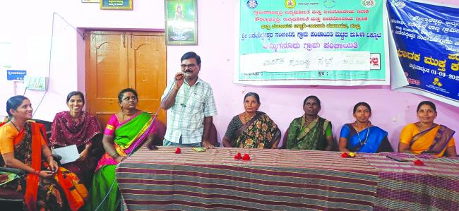 ಮಹಿಳೆಯರು ಆರ್ಥಿಕವಾಗಿ ಸಬಲರಾಗಿ : ಪಿಡಿಒ ಹಾಲರಿ​‍್ವ ಶೇಷಗಿರಿ 