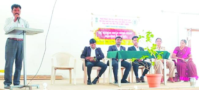 ಸಾರ್ವಜನಿಕರಿಗೆ ರಸ್ತೆ ಸುರಕ್ಷತಾ ಜಾಗೃತಿ ಅಗತ್ಯ: ವಕೀಲ ಕಾಶಿನಾಥ ಚವ್ಹಾಣ   