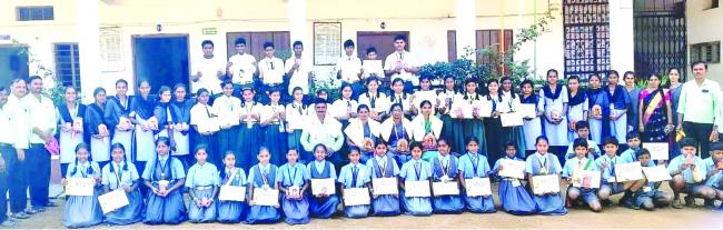 ವಿದ್ಯಾರ್ಥಿಗಳು ಸಮಯಪ್ರಜ್ಞೆ, ಶಿಸ್ತು ರೂಢಿಸಿಕೊಳ್ಳಿ : ಕುಬೇರನಾಯ್ಕ  