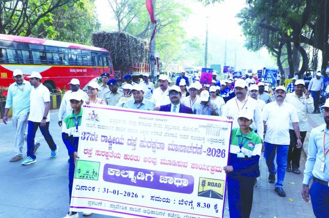 ನ್ಯಾಯಾಧೀಶ ಮಂಜುನಾಥ ನಾಯಕ ಅವರಿಂದ ರಸ್ತೆ ಸುರಕ್ಷತಾ ಜಾಗೃತಿ ಜಾಥಾ ಕಾರ್ಯಕ್ರಮಕ್ಕೆ ಚಾಲನೆ 