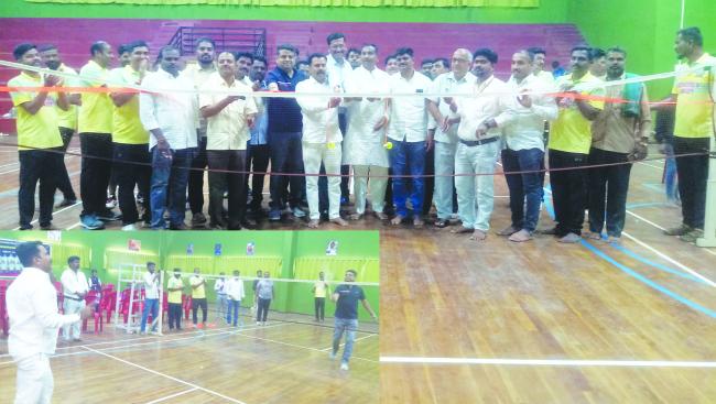 ಜಂಬಲ್ಸ್‌ ಡಬಲ್ಸ್‌ ಬ್ಯಾಡ್ಮಿಂಟನ್ ಪಂದ್ಯಾವಳಿಗೆ ಸಿದ್ದು ಕೊಣ್ಣೂರ ಚಾಲನೆ  