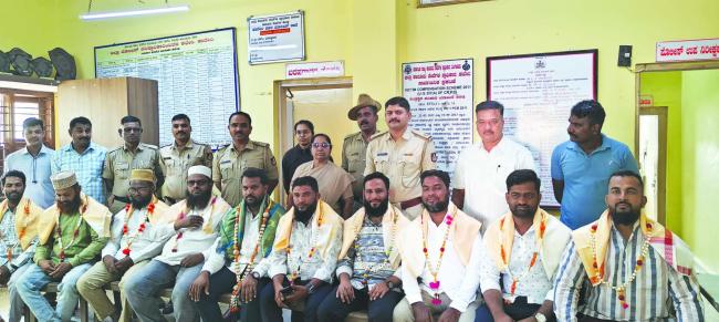ಅಂಜುಮನ್ ಸಂಸ್ಥೆಯ ಸದಸ್ಯರಿಗೆ ಪೋಲಿಸ್ ಠಾಣೆಯಲ್ಲಿ ಸನ್ಮಾನ 