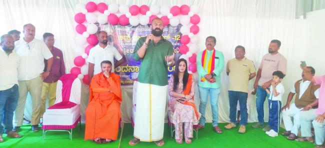 ಬಿಗ್ ಬಾಸ್ ಸೀಜನ್ 12ರ ಖ್ಯಾತಿಯ ರಾಘು ಅವರಿಗೆ ತವರೂರಲ್ಲಿ ಗೌರವ ಸನ್ಮಾನ