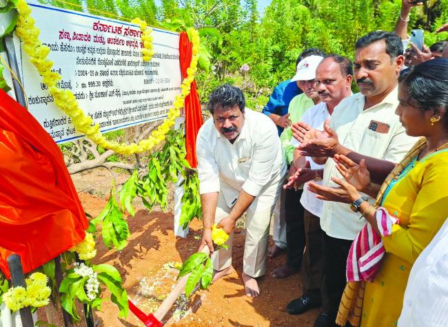 ಜಿಲ್ಲಾ ಉಸ್ತುವಾರಿ ಸಚಿವರಿಂದ ಮಂಕಿ ಯಲ್ಲಿ ನೂತನ ಇಂದಿರಾ ಕ್ಯಾಂಟೀನ್ ಉದ್ಘಾಟನೆ