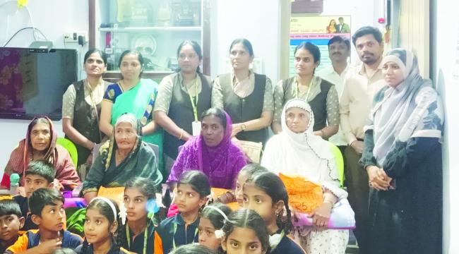 ವೃದ್ದಾಶ್ರಮದ ಮಹಿಳೆಯರಿಗೆ ಹೊದಿಕೆಗಳ ವಿತರಣೆ  