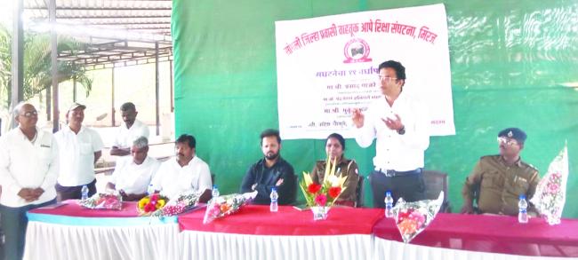 ರಿಕ್ಷಾ ಚಾಲಕರು ಪಟ್ಟಣದ ಕನ್ನಡಿ ಇದ್ದಂತೆ: ಡಾ. ಚಂದ್ರಶೇಖರ್ ಹಳಿಂಗಳೆ ಅಭಿಮತ 