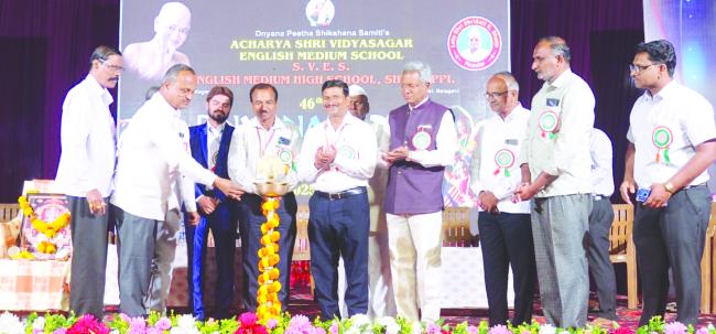 ಗ್ರಾಮೀಣ ಭಾಗದ ಮಧ್ಯಮ ವರ್ಗದ ವಿದ್ಯಾರ್ಥಿಗಳಿಗೂ ಇಂಗ್ಲಿಷ್ ಶಿಕ್ಷಣ ದೊರಕಿಸಿರುವ ದಿ. ಶ್ರೀದತ್ತ ಶೆಟ್ಟಿ ಕಾರ್ಯ ಶ್ಲಾಘನೀಯ: ಪಾಂಡುರಂಗ ಮದಭಾಂವಿ 