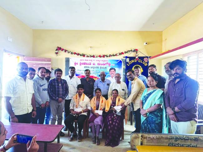 ದುಂಡಿಗೌಡ್ರ ಜನ್ಮ ದಿನದ ನಿಮಿತ್ಯ ಪ್ರತಿಭಾ ಪುರಸ್ಕಾರ 