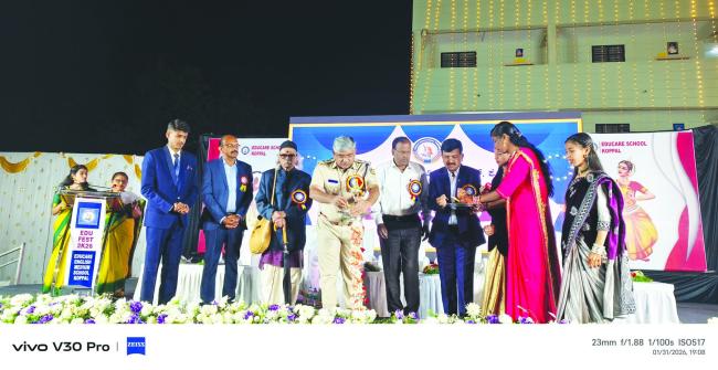 ಹೋಲಿಕೆ ಬೀಡಿ, ಮಕ್ಕಳಲ್ಲಿನ ಪ್ರತಿಭೆ ಗುರುತಿಸಿ - ಎಸ್ಪಿ ಡಾ.ರಾಮ್‌.ಎಲ್‌.ಅರಸಿದ್ದಿ - ಎಜ್ಯುಕೇರ್ ಸ್ಕೂಲ್ ವಾರ್ಷಿಕೋತ್ಸವ    