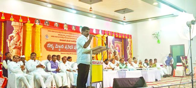 ಪ್ರತಿಭಾ ಪುರಸ್ಕಾರ ಸಮಾರಂಭದಲ್ಲಿ ಡಾ.ಪ್ರಭುಗೌಡ ಅಭಿಮತ ಸಮಾಜದ ಸರ್ವಾಂಗೀಣ ಪ್ರಗತಿ ಶಿಕ್ಷಣದಿಂದಲೇ ಸಾಧ್ಯ 