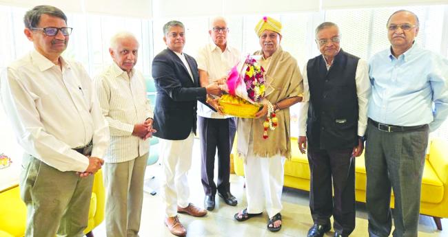 ಪದ್ಮಶ್ರೀ ಪ್ರಶಸ್ತಿ ಪುರಸ್ಕೃತ   ಪ್ರಭಾಕರ ಕೋರೆ ಅವರಿಗೆ ಕೆಎಲ್‌ಎಸ್ ಸಂಸ್ಥೆಯಿಂದ ಸನ್ಮಾನ 