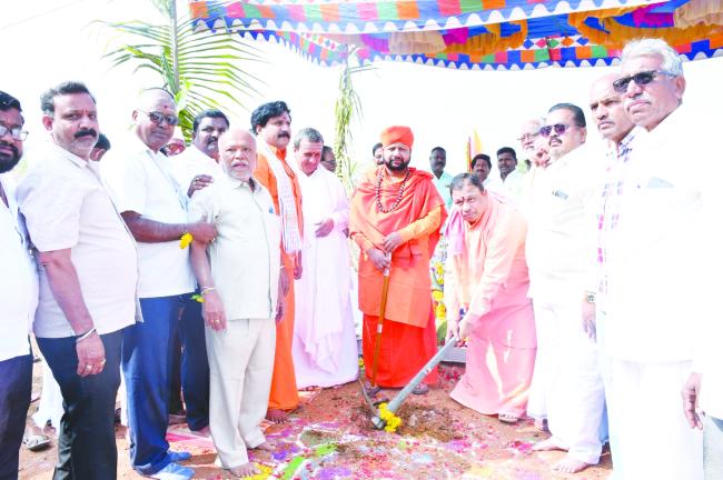 ನೂತನ ಶಿಲಾಮಠದ ಭೂಮಿ ಪೂಜಾ    