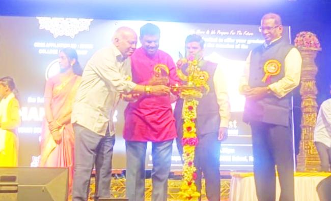 ಢಪಳಾಪೂರ ವಿದ್ಯಾ ವಿಹಾರ ಶಾಲೆಯ ವಾರ್ಷಿಕ ಸ್ನೇಹ ಸಮ್ಮೇಳನ ! ಒಂದು ಉತ್ತಮ ಆಲೋಚನೆ ಇತಿಹಾಸ ಸೃಷ್ಟಿಸುತ್ತದೆ. 