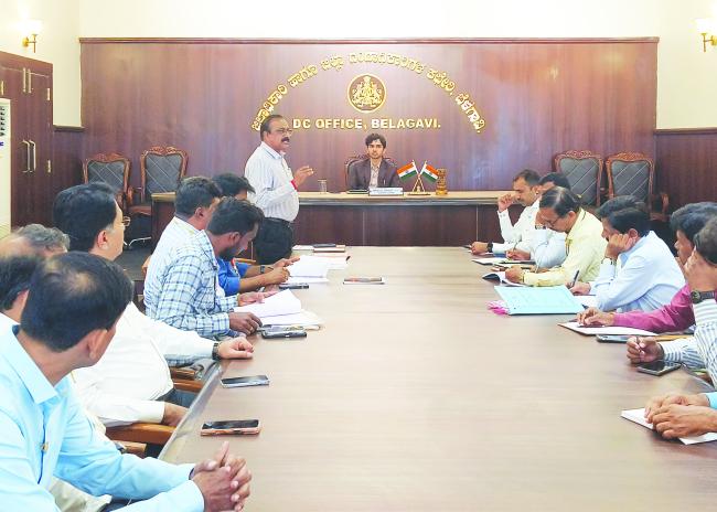  ಜಿಲ್ಲೆಯ ಅಸಂಘಟಿತ ವಲಯದ ಕಾರ್ಮಿಕರನ್ನು ಗುರುತಿಸಿ ಯೋಜನೆಗೆ ಒಳಪಡಿಸಿ : ಜಿಲ್ಲಾಧಿಕಾರಿ ಮೊಹಮ್ಮದ್ ರೋಷನ್ 