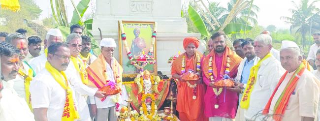 ದೇಶಕ್ಕಾಗಿ ತಮ್ಮ ಬದುಕನ್ನೇ ತ್ಯಾಗಮಾಡಿದರನ್ನು ಪ್ರತಿಯೊಬ್ಬರೂ ಸ್ಮರಣೆ ಮಾಡಬೇಕು: ಸುಣಧೋಳಿ ಶ್ರೀಗಳು 