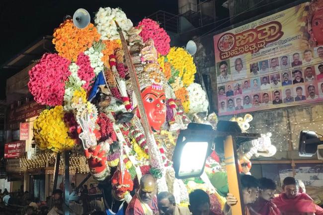  ಸಾಗರ ಮಾರಿಜಾತ್ರೆಯಲ್ಲಿ ಪೊಲೀಸ್ ದರ್ಭಾರ್ ಟೈಟ್ ಸೆಕ್ಯೂರಿಟಿ ಹೆಸರಿನಲ್ಲಿ ಭಕ್ತರ ಭಕ್ತಿಗೂ ಖಾಕಿ ಅಡ್ಡಗಾಲು 