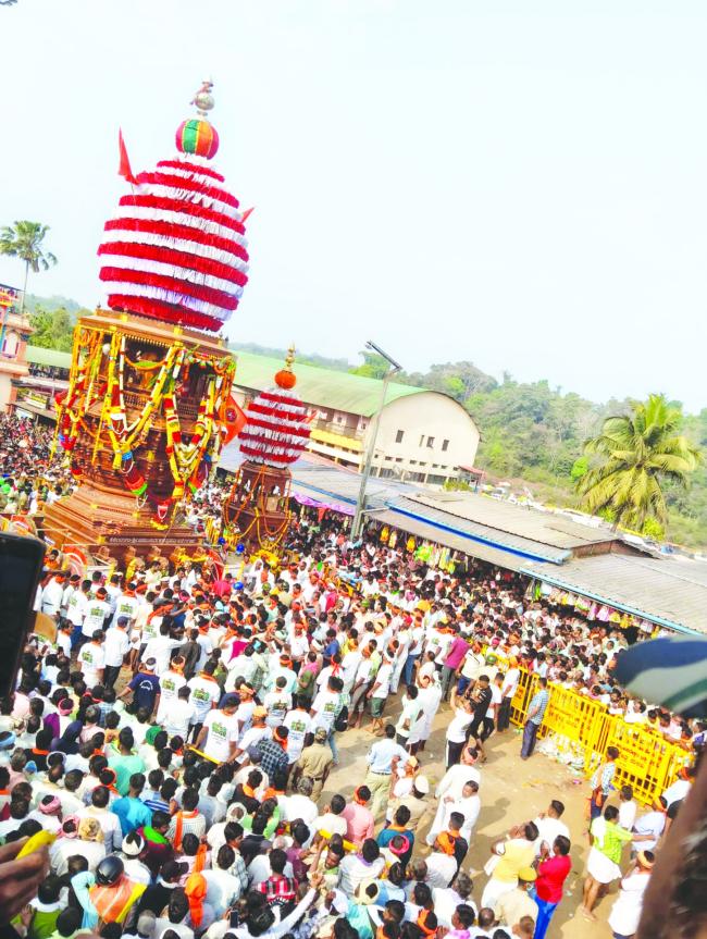   ಉಳವಿ ಚೆನ್ನ ಬಸವೇಶ್ವರ ರಥೋತ್ಸವಕ್ಕೆ ಹರಿದು ಬಂದ ಜನಸ್ಥೋಮ 