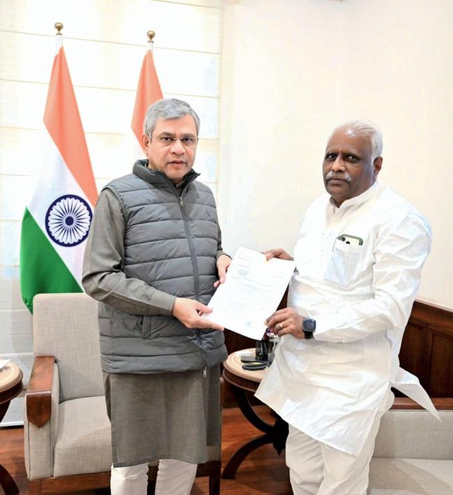 ಎಕ್ಸಪ್ರೆಸ್ ರೈಲುಗಳು ಘಟಪ್ರಭಾ ನಿಲ್ದಾಣಕ್ಕೆ ನಿಲುಗಡೆ ಕಲ್ಪಿಸಲು ಸಚಿವರಲ್ಲಿ ಕಡಾಡಿ ಮನವಿ 