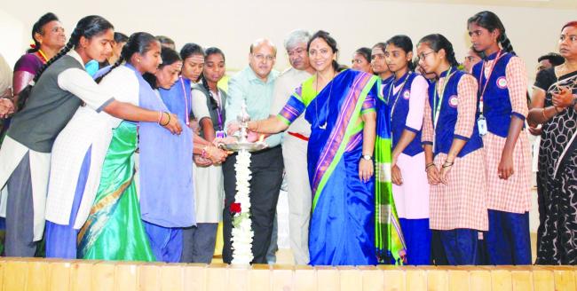 ಶಿಕ್ಷಣವೇ ಮಹಿಳೆಯರ ಶಕ್ತಿ, ಯಶಸ್ವಿ ಬದುಕಿಗೆ ಶಿಕ್ಷಣವೇ ಮಾರ್ಗದರ್ಶಿ: ಡಾ.ನಾಗಲಕ್ಷ್ಮೀ ಚೌಧರಿ 