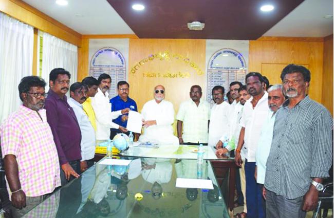 ನಾಗರೀಕ ಸೌಲಭ್ಯ ಜಾಗೆಯನ್ನು ಬಿಡದೇ ಇರುವ ಕುರಿತು ಗದಗ ಬೆಟಗೇರಿ ನಗರಾಭಿವೃದ್ಧಿ ಪ್ರಾಧಿಕಾರಕ್ಕೆ ಹಾಗೂ ಪೌರಾಯುಕ್ತರು, ಗದಗ ಬೆಟಗೇರಿ ನಗರಸಭೆ ಗದಗ ಇವರಿಗೆ ಮನವಿ ಪತ್ರ. 