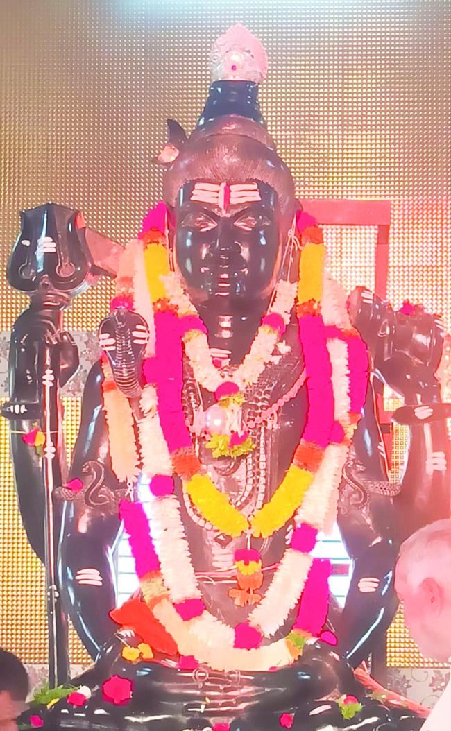 ಶಿಡೇನೂರನಲ್ಲಿ ಶಿದ್ದರ ಬೆಟ್ಟದಲ್ಲಿ ಮುಕ್ತೇಶ್ವರನಿಗೆ ಸೂರ್ಯ ಸರ್ಶ್ಪ 