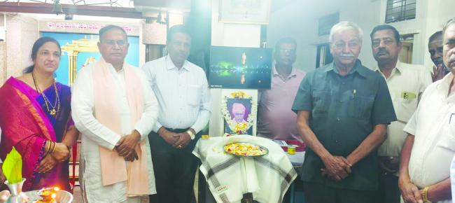 ಕಾರಣಿಕ ಯುಗಪುರುಷ ಲಿಂ.ಹಾನಗಲ್ಲ ಕುಮಾರೇಶ್ವರರು ಈ ನಾಡು ಕಂಡ ಅಪರೂಪದ ಶಿವಯೋಗಿಗಳು: ವೀಣಾ ಪಾಟೀಲ 