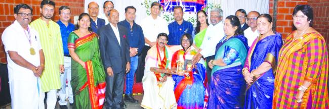 ವಾಲಿಬಾಲ್  ಕೋಚ್ ಶಶಿಕಲಾ ವೇಣುಗೊಪಾಲ ನಾಯ್ಡು ಅವರಿಗೆ ಹೊರಕೇರಿ ಶಿಕ್ಷಣ ಪ್ರತಿಷ್ಠಾನ  ವತಿಯಿಂದ ಸನ್ಮಾನ 