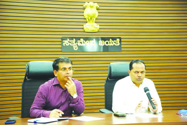 ಕಂಪ್ಲಿ-ಕುರುಗೋಡು ಉತ್ಸವ ಅಂಗವಾಗಿ ಪೂರ್ವಭಾವಿ ಸಭೆ ನಡೆಸಿ ಜಿಲ್ಲಾಧಿಕಾರಿ ಉತ್ಸವಗಳ ಯಶಸ್ವಿಗೆ ಎಲ್ಲಾ ಅಧಿಕಾರಿಗಳು ಒಗ್ಗೂಡಿ ಕೆಲಸ ನಿರ್ವಹಿಸಿ 