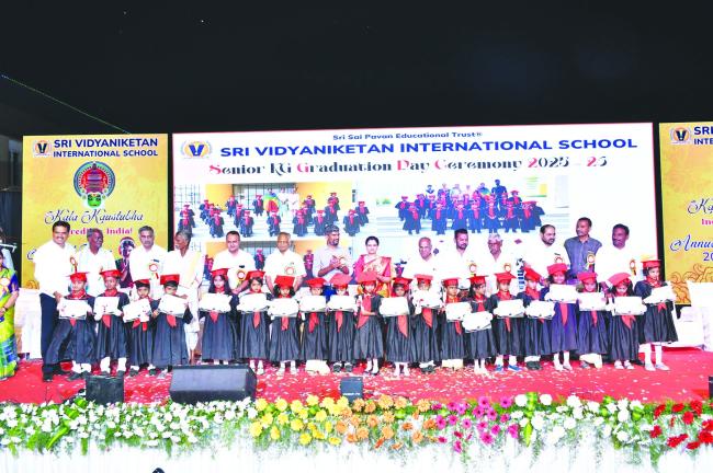 ಶ್ರೀ ವಿದ್ಯಾನಿಕೇತನ ಇಂಟರ್ ನ್ಯಾಷನಲ್ ಸ್ಕೂಲ್‌ಕರ್ನಾಟಕ ಕೌಸ್ತುಭ ಹಿ ಉತ್ಕೃಷ್ಟ ಭಾರತ ಎಂಬ ಶೀರ್ಷಿಕೆಯ ಅಡಿಯಲ್ಲಿ ಶಾಲಾ ವಾರ್ಷಿಕೋತ್ಸವ  