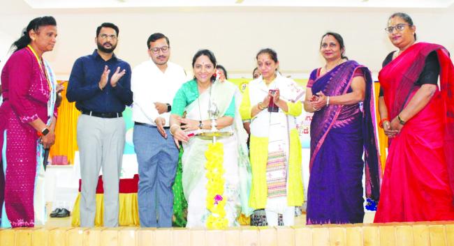 ಮಹಿಳೆಯರು ಒಳ್ಳೆಯವರಾಗಿರುವುದಕ್ಕಿಂತ ಹೆಚ್ಚು ಧೈರ್ಯವಂತರಾಗಿರಬೇಕು: ಡಾ.ನಾಗಲಕ್ಷ್ಮೀ ಚೌಧರಿ 