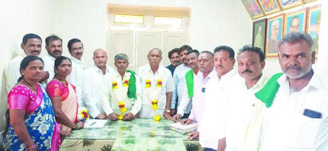 ಸಹಕಾರ ಸಂಘದ ನೂತನ ಅಧ್ಯಕ್ಷರಾಗಿ ಬಿ.ಬಸವರಾಜ, ಉಪಾಧ್ಯಕ್ಷರಾಗಿ ತಳವಾರ ಗಂಗಣ್ಣ ಅವಿರೋಧ ಆಯ್ಕೆ 