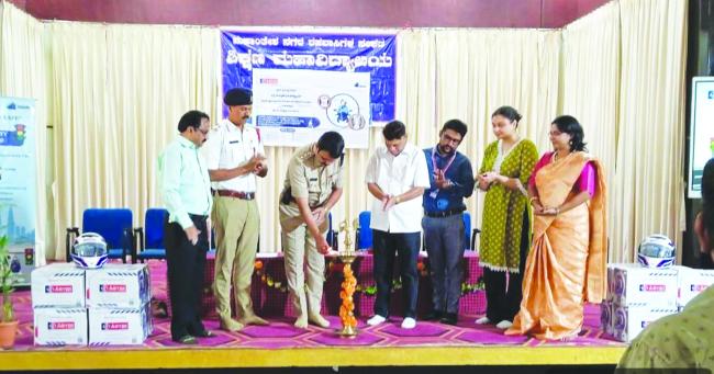 ಕುಟುಂಬದ ಭದ್ರತೆಗಾಗಿ ಹೆಲ್ಮೆಟ ಧರಿಸಿ ವಾಹನ ಚಲಾಯಿಸಿ: ಜೆ ನಿಕ್ಕಮ  