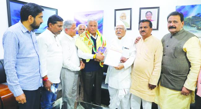 ರೇಲ್ವೆ ಸಚಿವರಿಗೆ ನಿಯೋಗದೊಂದಿಗೆ ಭೇಟಿ