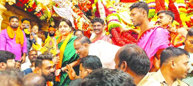 ಮಾರಿಕಾಂಬಾ ದೇವಿ ದರ್ಶನ ಪಡೆದ ಚಿತ್ರನಟ ಧೃವ ಸರ್ಜಾ- ರಚಿತಾರಾಮ್ 