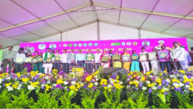 ಬೆಳಗಾವಿ ಜಿಲ್ಲೆಗೆ 11 ಕೃಷಿ ಪ್ರಶಸ್ತಿ ಪ್ರಧಾನ 