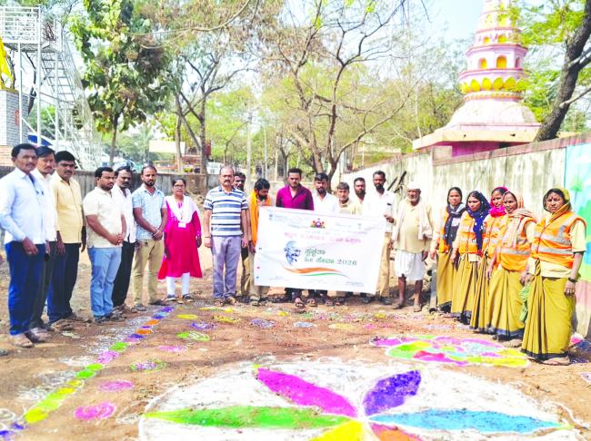 ದೇವರಹಿಪ್ಪರಗಿ ಪ.ಪಂ ಯಿಂದ ಸ್ವಚೋತ್ಸವ, ಜನಜಾಗೃತಿ. ಸ್ವಚ್ಛತೆ ಜಾಗೃತಿ ಮೂಡಿಸುವ ಗೋಡೆ ಬರಹ, ಚಿತ್ರಗಳು 