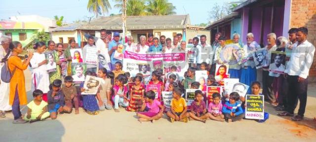 ’ನಮ್ಮೂರ ಶಾಲೆ ಮುಚ್ಚಲು ಬಿಡುವುದಿಲ್ಲ’ ಹಿ ತಲವಾಯಿ  ಗ್ರಾಮಸ್ಥರ ಪ್ರತಿಭಟನೆ 