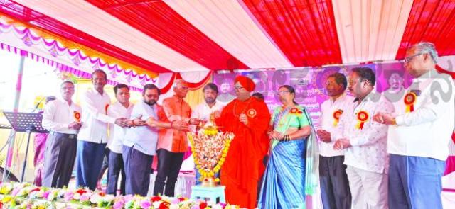 ‘ಮಕ್ಕಳ ಓದಿಗಾಗಿ ಪಾಲಕರು ಮೊಬೈಲ, ಟಿವಿಗಳನ್ನು ಬಂದ್ ಮಾಡಿ’ 