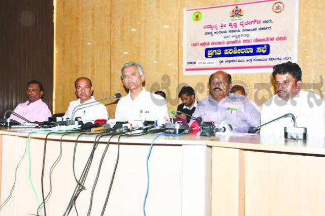 ಕಂದಾಯ ಇಲಾಖೆ ಸಂಪರ್ಣ ಡಿಜಿಟಲೀಕರಣಕ್ಕೆ ಬದ್ಧ : ಸಚಿವ ಕೃಷ್ಣ ಭೈರೇಗೌಡಮಧ್ಯರ್ತಿಗಳ ಹಾವಳಿಗೆ ಕಡಿವಾಣ ಹಾವೇರಿಯಲ್ಲಿ 1.10 ಲಕ್ಷ ಹಕ್ಕುಪತ್ರ ವಿತರಣೆ