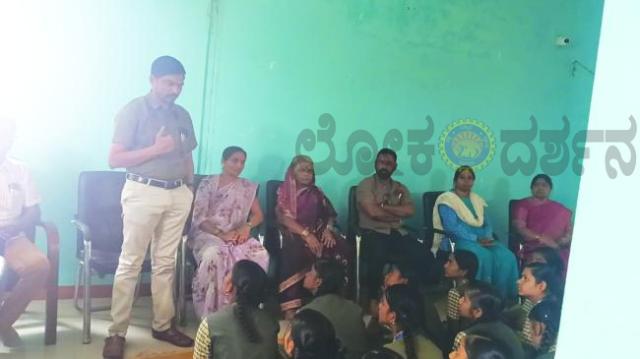 ಮುಮ್ಮಿಗಟ್ಟಿ ಗ್ರಾಮದಲ್ಲಿ ಜರುಗಿದ ಓದುವ ಬೆಳಕು ಕಾರ್ಯಕ್ರಮ 