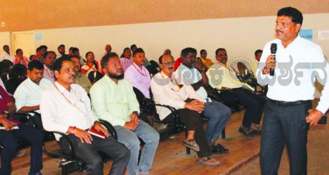 ಸುರಕ್ಷಿತ ಅಂತರ್ಜಾಲ ದಿನಾಚರಣೆ: ಜಾಗೃತಿ ಕಾರ್ಯಾಗಾರಸೈಬರ್ ವಂಚನೆ ತಪ್ಪಿಸಲು ನಾಗರಿಕರು ಜಾಗೃತರಾಗಬೇಕು