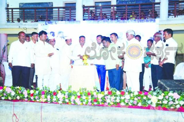 ಶಾಲೆಯ ವಾರ್ಷಿಕ ಸ್ನೇಹ ಸಮ್ಮೇಳನ ಉದ್ಘಾಟಿಸಿದ ಕ್ಷೇತ್ರ ಅಧಿಕಾರಿಗಳು ಶ್ರೀಧರ ನಡಗಡ್ಡಿ 