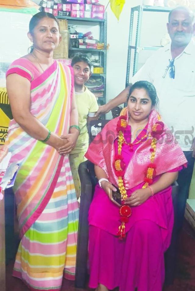 ಜಯಲಕ್ಷೀ ದೇಸಾಯಿರಿಗೆ  ಜಿಲ್ಲಾ ವರದಿಗಾರರಾದರಿಂದ ಸನ್ಮಾನ