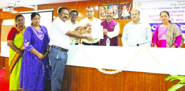 ಪ್ರಾಣಿ ಕಲ್ಯಾಣ ಮತ್ತು ಪಶುಸಂಗೋಪನೆಗೆ ಸಮಗ್ರ  ಯೋಜನೆ ಅಗತ್ಯಹಿ ಜಿಲ್ಲಾಧಿಕಾರಿ ಡಾ. ಸುರೇಶ್ ಇಟ್ನಾಳ 