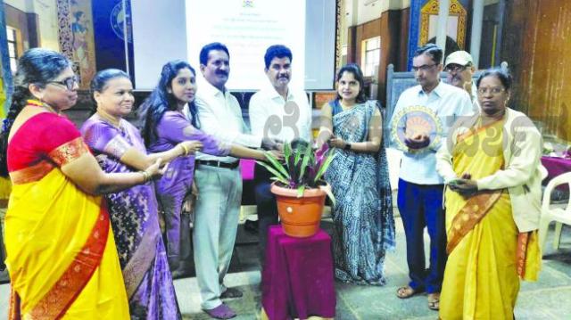 ಮಕ್ಕಳ ಕಲಿಕಾ ವೃದ್ಧಿಗೆ ಶಿಕ್ಷಕರು ಮಾನಸಿಕವಾಗಿ ಸದೃಢರಾಗಿರಬೇಕು: ಡಾ. ಮಹೇಶ ದೇಸಾಯಿ 