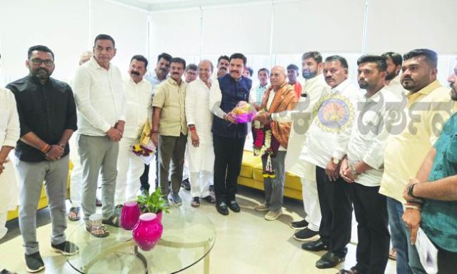 ಡಾ. ಪ್ರಭಾಕರ್ ಕೋರೆ ಅವರನ್ನು ಸತ್ಕರಿಸಿದ ಬಿ.ವೈ. ವಿಜಯೇಂದ್ರ 